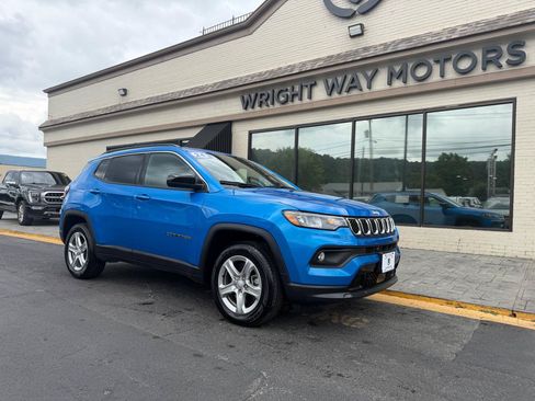 Used 2024 Jeep Compass Latitude AWD/4WD image 1