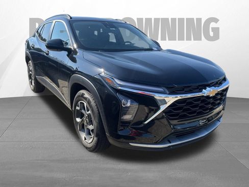 Used 2024 Chevrolet Trax LT FWD image 3