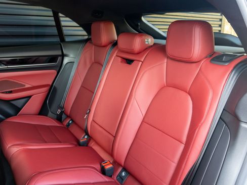 New 2026 Porsche Macan 4 Electric image 33