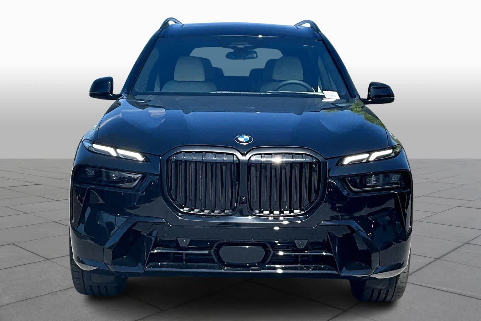 Used 2026 BMW X7 xDrive40i w/ M Sport Package AWD/4WD image 3