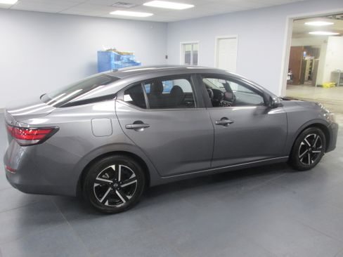 Used 2024 Nissan Sentra SV FWD image 4