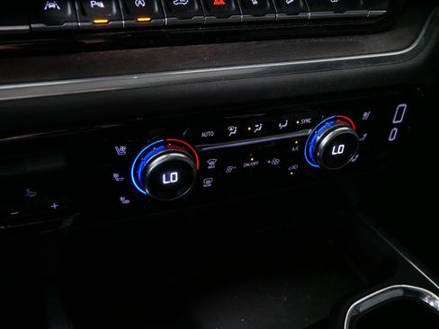 Used 2025 GMC Sierra 1500 SLT w/ SLT Premium Package AWD/4WD image 30