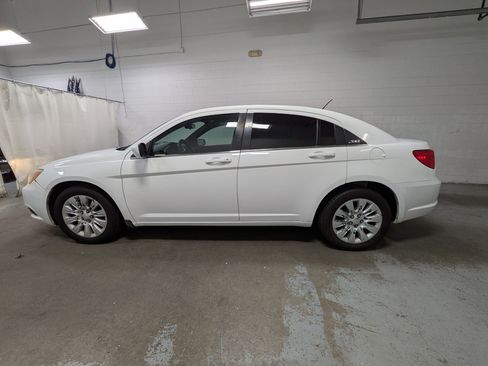 Used 2014 Chrysler 200 LX FWD image 10
