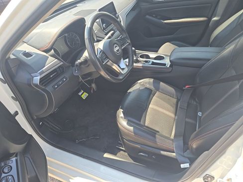 Used 2024 Nissan Altima 2.5 SR FWD image 11