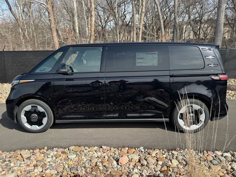 New 2025 Volkswagen ID. Buzz Pro S image 2