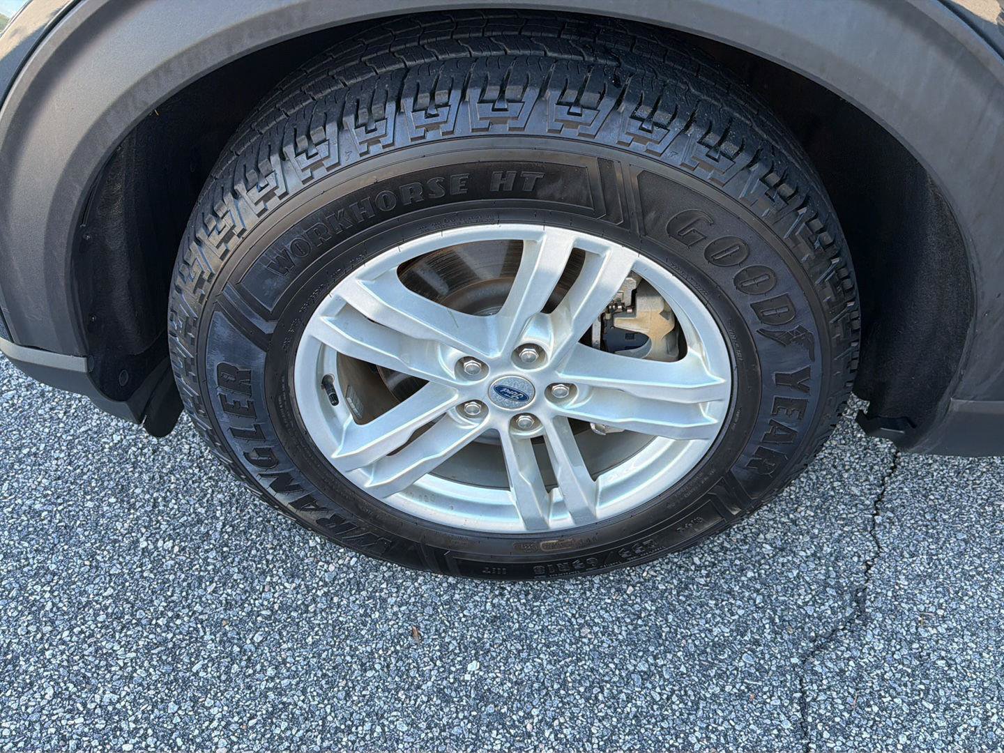 Certified 2024 Ford Explorer XLT RWD image 38