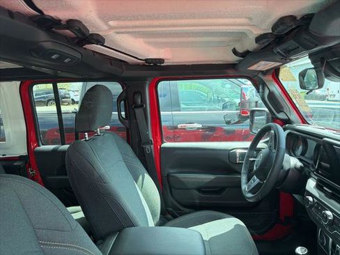 Certified 2025 Jeep Wrangler Unlimited Sahara AWD/4WD image 12