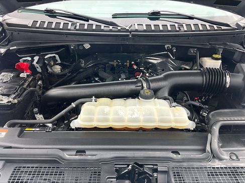 Used 2024 Ford Expedition XLT image 13