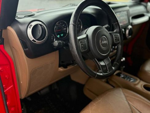 Used 2016 Jeep Wrangler Unlimited Sahara AWD/4WD image 7