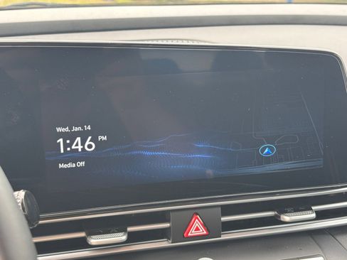 Used 2025 Hyundai Elantra SEL image 21