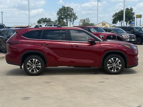 New 2026 Toyota Highlander XLE AWD/4WD image 7