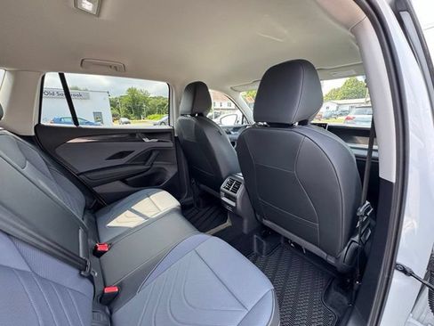 Certified 2025 Volkswagen Tiguan SE AWD/4WD image 20