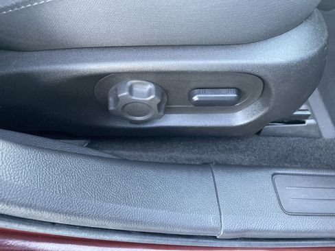 Used 2016 Ford Taurus SEL image 19