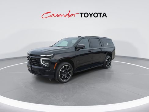 Used 2025 Chevrolet Suburban RST w/ Sun And Tow Package image 4