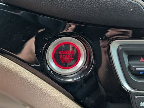 Used 2020 Honda Pilot Touring image 30