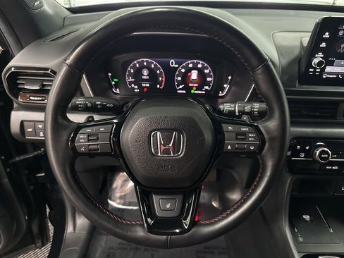 Used 2025 Honda Pilot Black Edition image 14