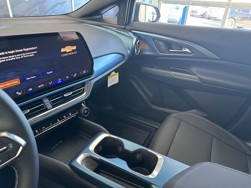 New 2026 Chevrolet Equinox EV LT image 24