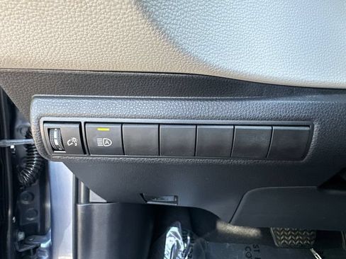 Used 2025 Toyota Corolla LE FWD image 28