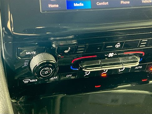 Used 2022 Jeep Grand Cherokee Limited image 19