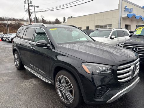Used 2024 Mercedes-Benz GLS 450 4MATIC image 3