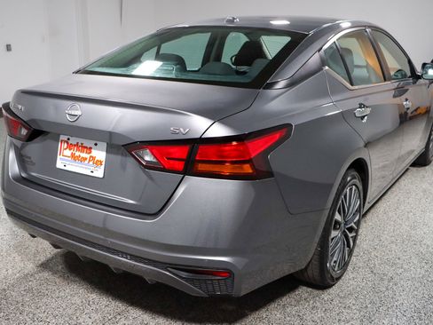Used 2024 Nissan Altima 2.5 SV image 7