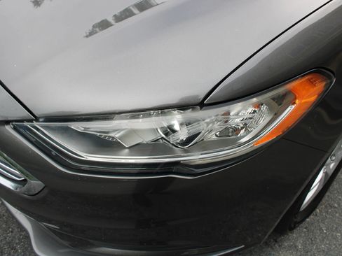Used 2017 Ford Fusion SE w/ Fusion SE Technology Package FWD image 38