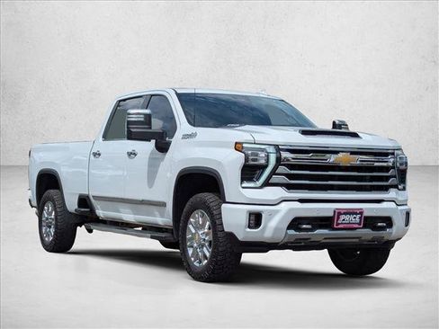 Used 2024 Chevrolet Silverado 2500 High Country w/ Technology Package AWD/4WD image 3