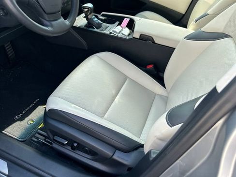 Used 2025 Lexus ES 350 w/ Premium Package FWD image 9