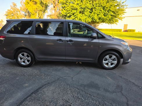 Used 2013 Toyota Sienna L w/ Towing Pkg FWD image 23
