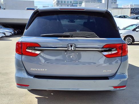 Used 2023 Honda Odyssey Elite image 5
