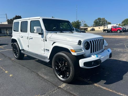 Used 2021 Jeep Wrangler Unlimited Sahara AWD/4WD image 3