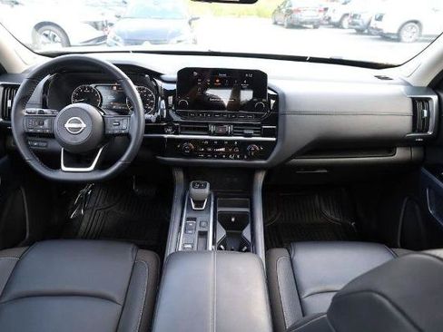 Used 2025 Nissan Pathfinder SL w/ SL Premium Package FWD image 27