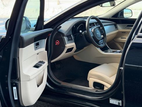 Used 2016 Jaguar XF Premium image 6