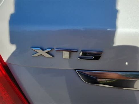 Used 2017 Cadillac XT5 FWD image 11