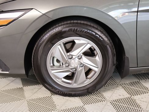 Used 2025 Hyundai Elantra SE FWD image 16