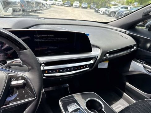 Certified 2026 Cadillac Lyriq V AWD/4WD image 24