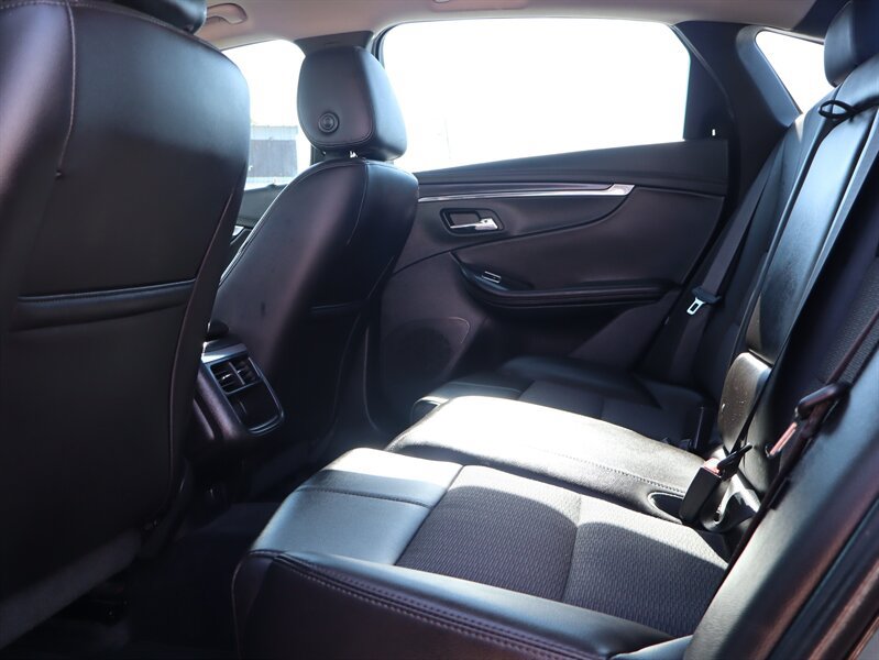 Used 2016 Chevrolet Impala LT FWD image 13