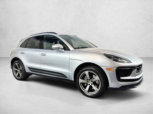Certified 2025 Porsche Macan Turbo AWD/4WD image 7