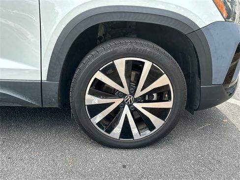 Used 2022 Volkswagen Taos SE image 25