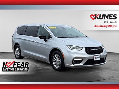Used 2024 Chrysler Pacifica Touring-L