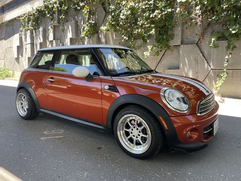Used 2012 MINI Cooper Hardtop FWD image 2
