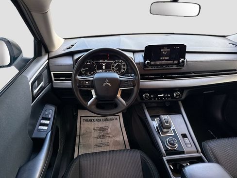 Used 2024 Mitsubishi Outlander ES FWD image 23