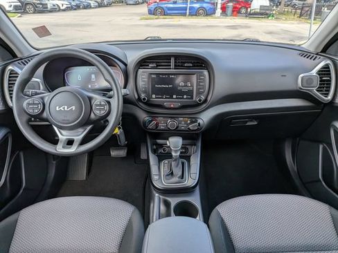Certified 2025 Kia Soul LX w/ LX Technology Package FWD image 15
