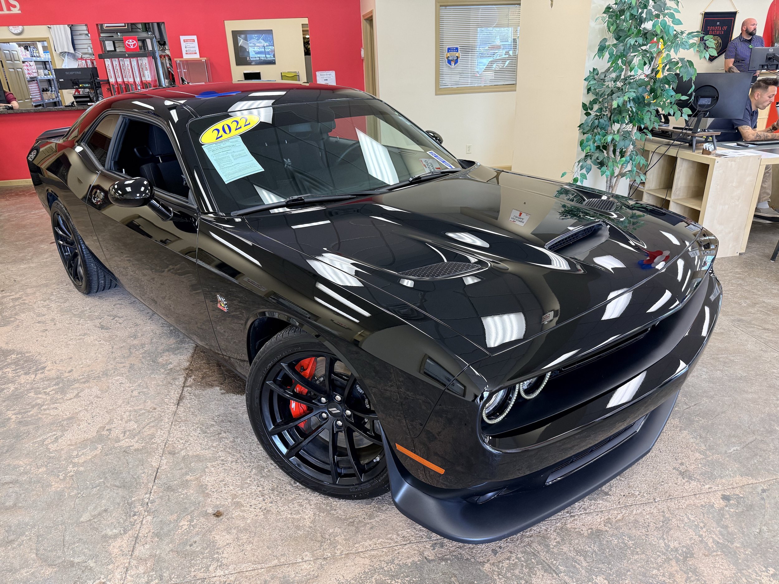 Used 2022 Dodge Challenger R/T Scat Pack w/ Dynamics Package RWD image 2