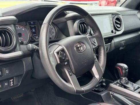 Used 2022 Toyota Tacoma TRD Pro AWD/4WD image 10