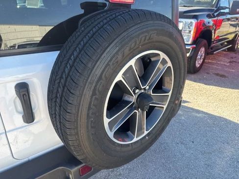 Used 2023 Jeep Wrangler Sahara image 13