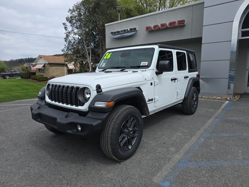 New 2026 Jeep Wrangler Unlimited Sport w/ Convenience Group AWD/4WD image 8
