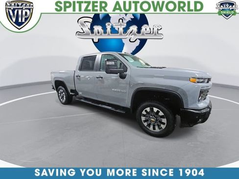 Used 2024 Chevrolet Silverado 2500 Custom w/ Custom Value Package image 2