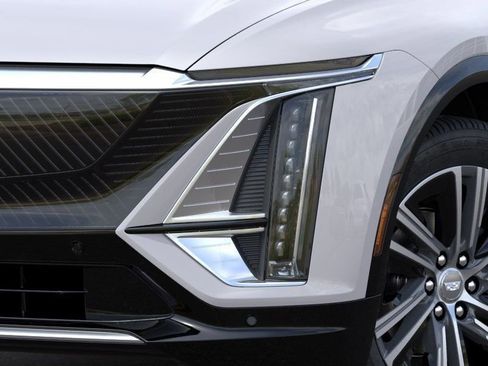 Used 2025 Cadillac Lyriq Luxury AWD/4WD image 10