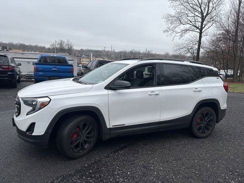 Used 2021 GMC Terrain SLT w/ Elevation Edition image 2